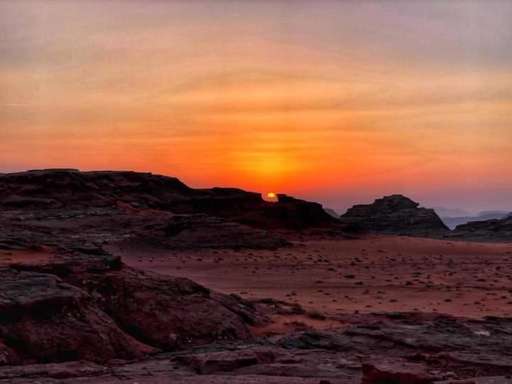 Wadi Rum Travel Camp エクステリア 写真