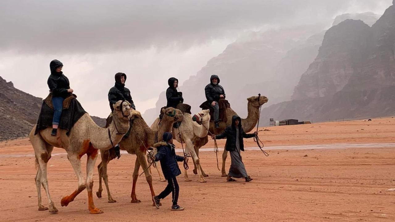 Wadi Rum Travel Camp エクステリア 写真