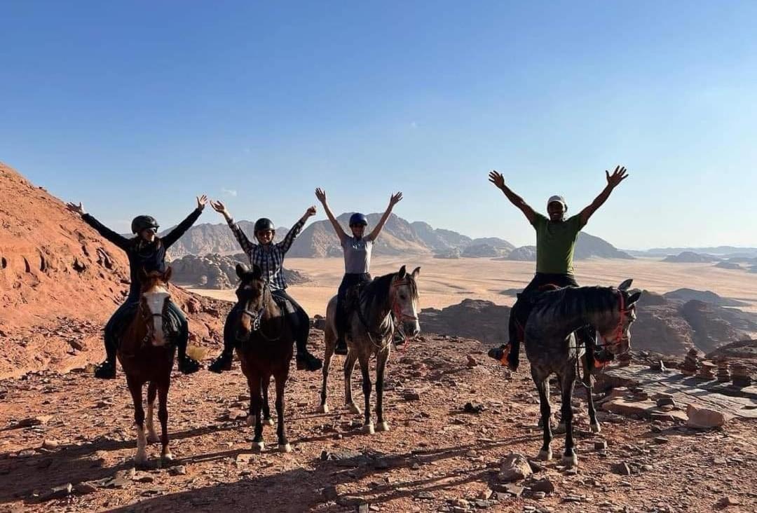 Wadi Rum Travel Camp エクステリア 写真