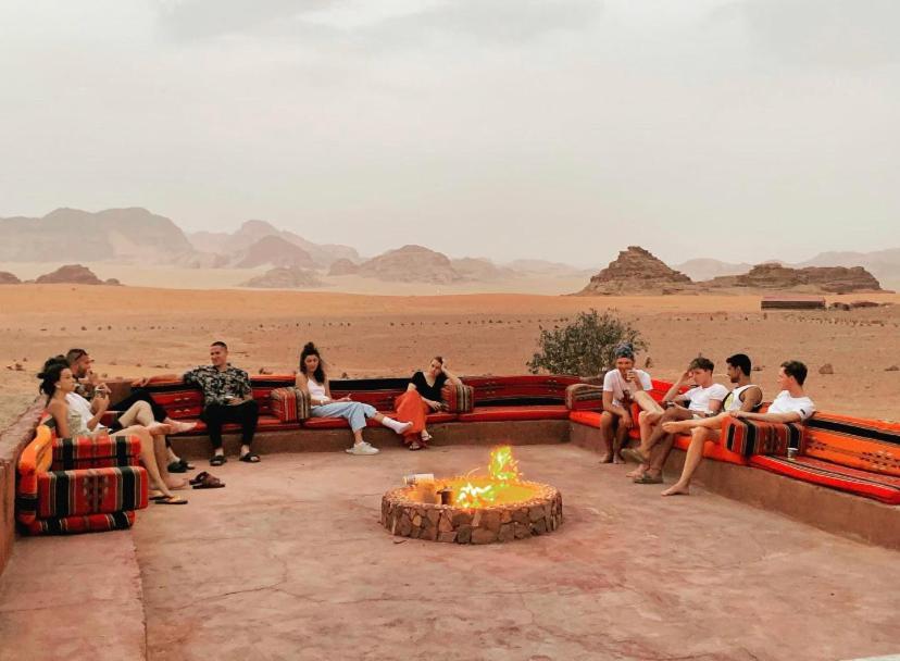 Wadi Rum Travel Camp エクステリア 写真